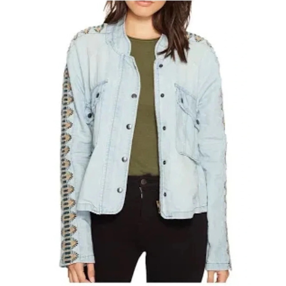 FREE PEOPLE Boho Embroidered Sleeves Chambray Linen Blend Denim Jacket Medium